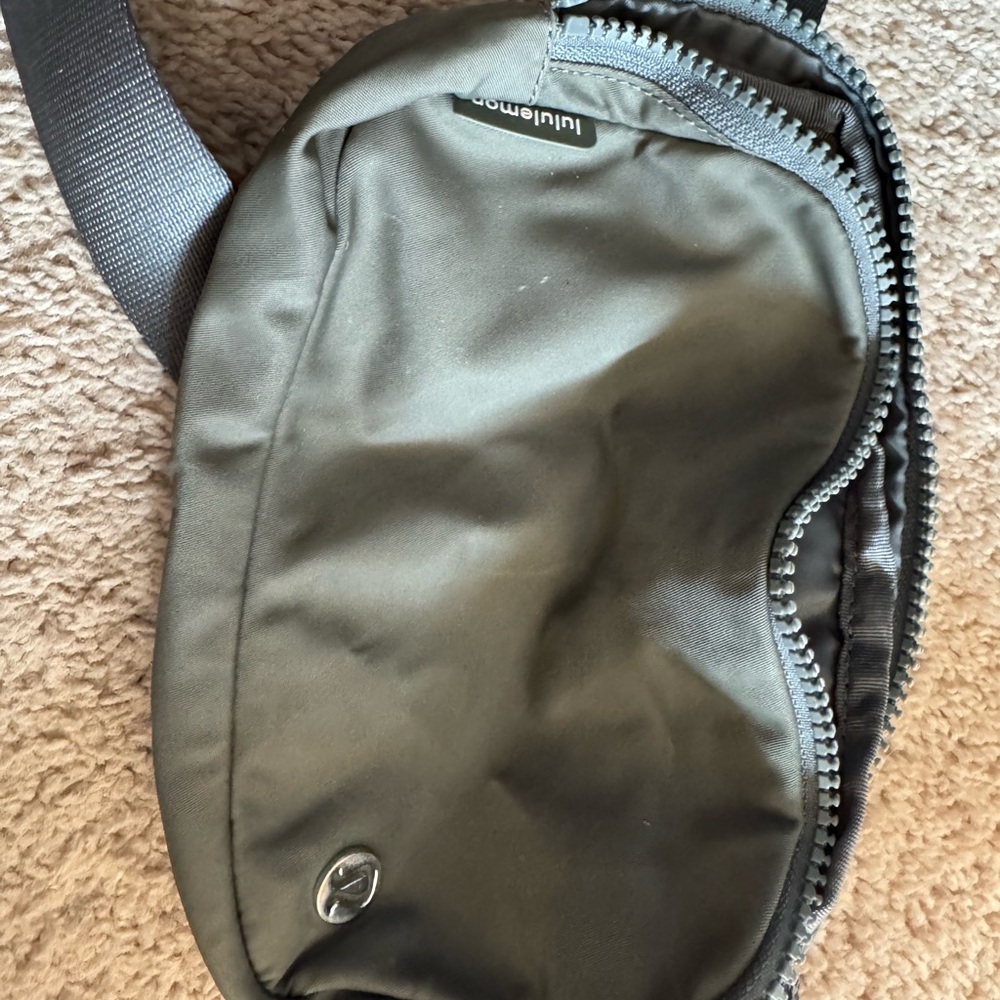 lululemon athletica Belt Bag in Gray